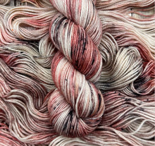 Load image into Gallery viewer, Taylor Swift Yarn Club l Red
