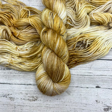Load image into Gallery viewer, Taylor Swift Yarn Club l Fearless

